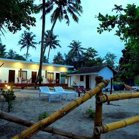 Marari Phoenix Beach Homestay Mararikulam Exterior photo