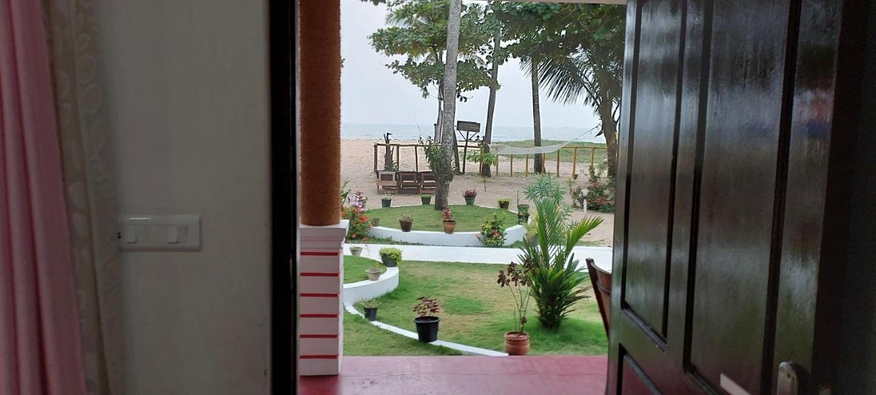 Marari Phoenix Beach Homestay Mararikulam Exterior photo