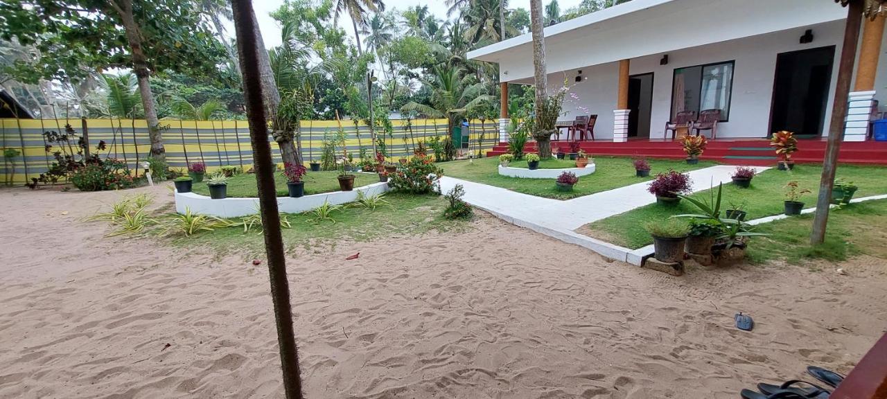 Marari Phoenix Beach Homestay Mararikulam Exterior photo