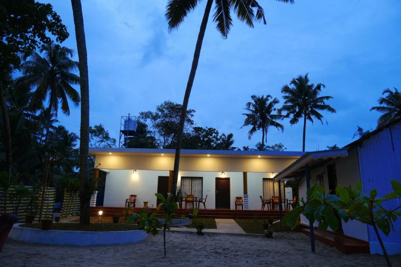 Marari Phoenix Beach Homestay Mararikulam Exterior photo