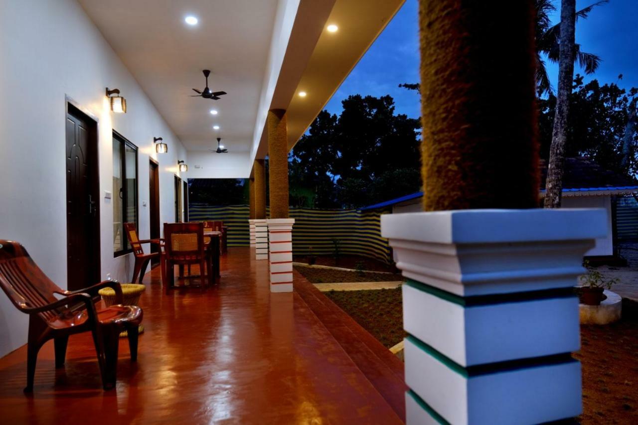 Marari Phoenix Beach Homestay Mararikulam Exterior photo